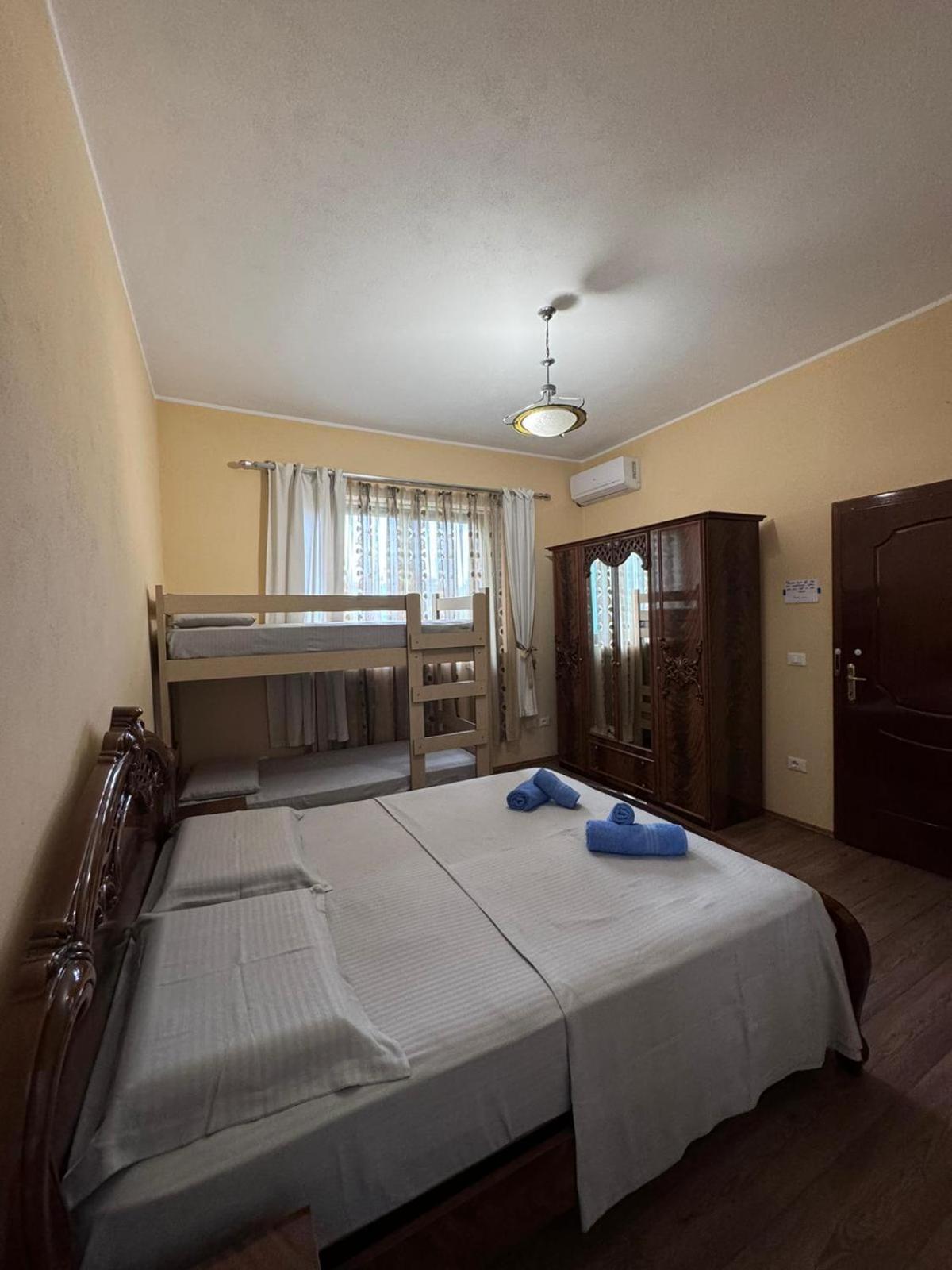 Blissful Hostel Shkodër Extérieur photo