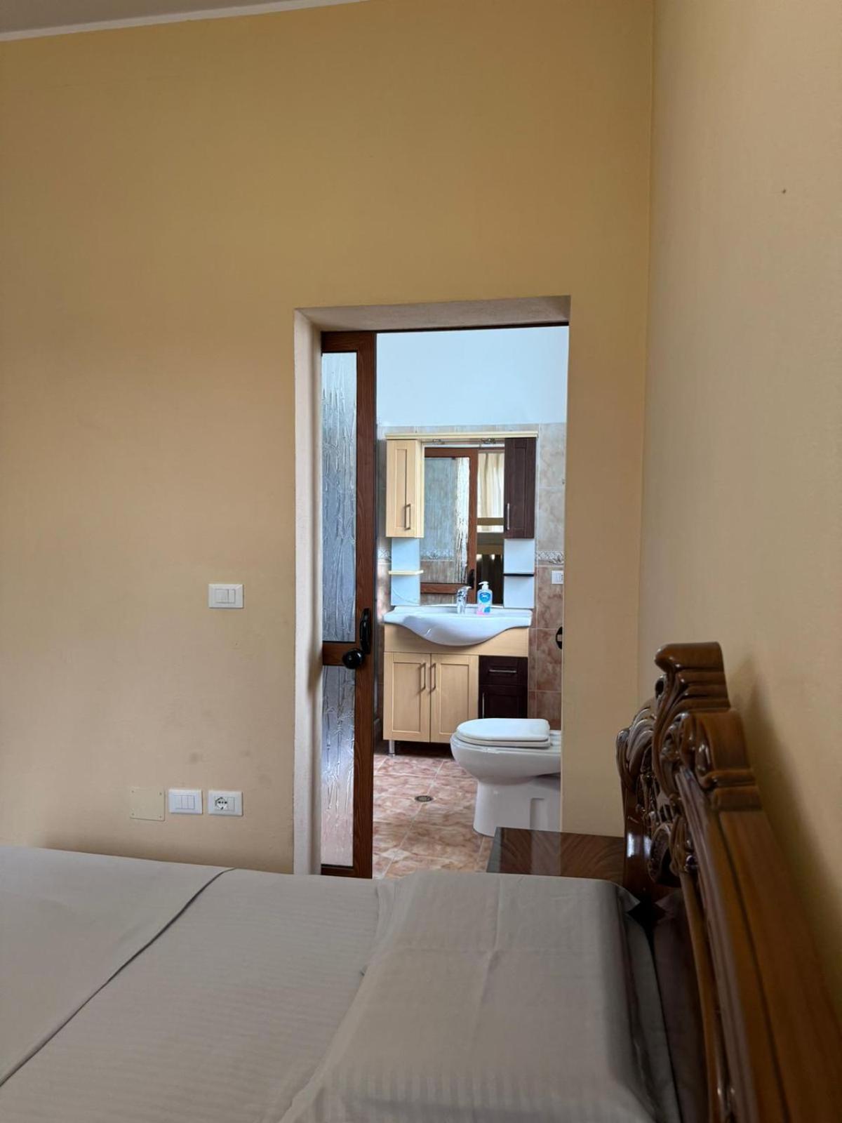 Blissful Hostel Shkodër Extérieur photo