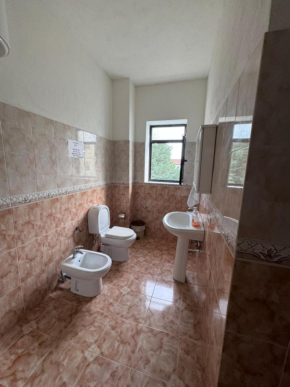 Blissful Hostel Shkodër Extérieur photo