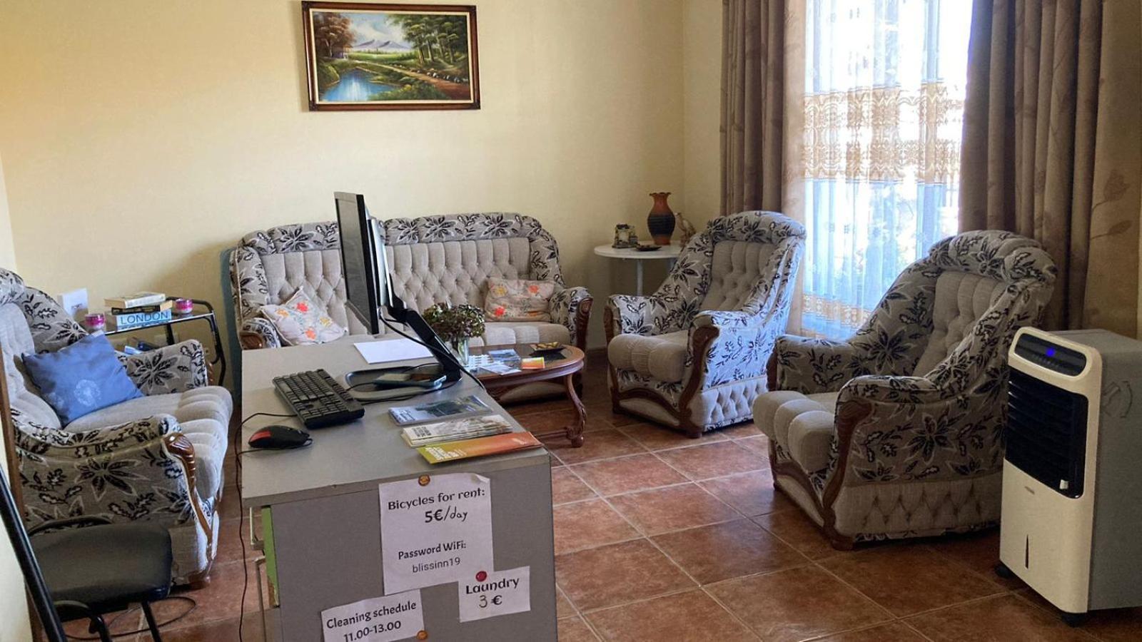 Blissful Hostel Shkodër Extérieur photo